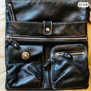 Roots Black Leather Men's/Women’s leather bag with many compartments.
